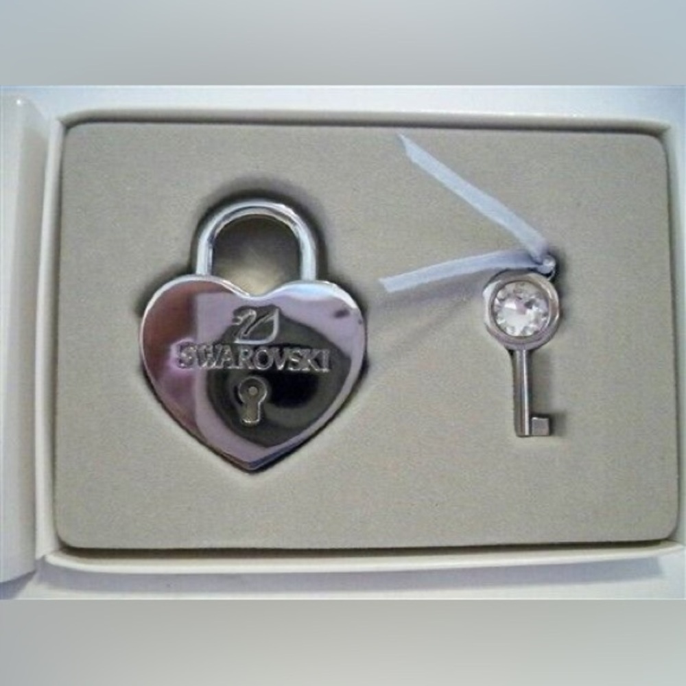 NWT Swarovski Heart Lock With Key